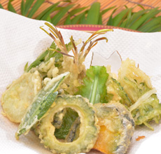 ゴーヤと島野菜の天麩羅の写真